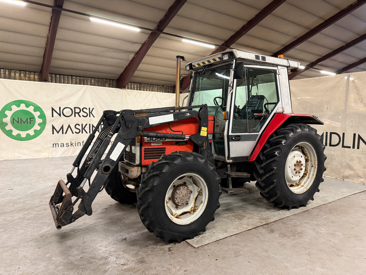 Massey Ferguson 3050 - Traktor: gambar 1 Massey Ferguson 3050 - Traktor: gambar 1