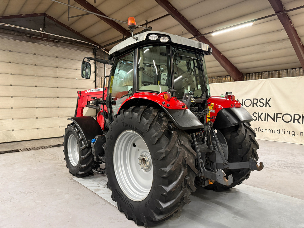 Massey Ferguson 5613 Dyna 4 - Traktor: gambar 3 Massey Ferguson 5613 Dyna 4 - Traktor: gambar 3