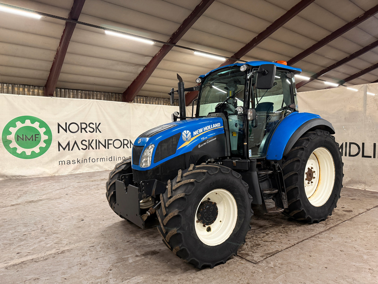 New Holland T5.115 EC - Traktor: gambar 1 New Holland T5.115 EC - Traktor: gambar 1