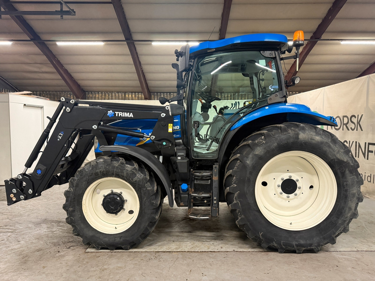 New Holland T6.140 EC - Traktor: gambar 2 New Holland T6.140 EC - Traktor: gambar 2
