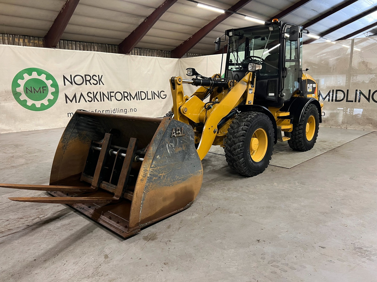 Cat 908M - Peralatan lainnya: gambar 3 Cat 908M - Peralatan lainnya: gambar 3