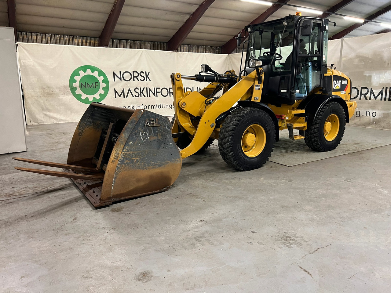 Cat 908M - Peralatan lainnya: gambar 1 Cat 908M - Peralatan lainnya: gambar 1