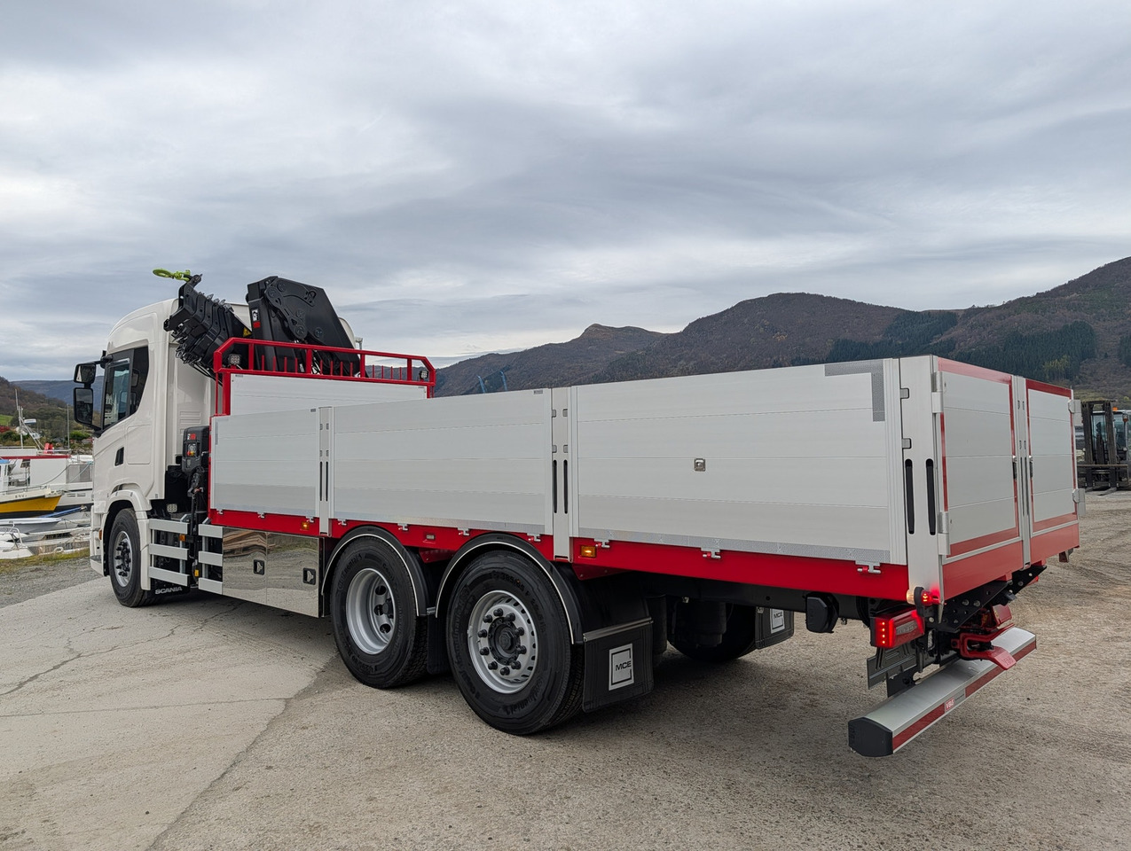 Scania G420 6x2 med HIAB 232-E5 Hipro og MCE påbygg - Truk flatbed, Truk derek: gambar 4 Scania G420 6x2 med HIAB 232-E5 Hipro og MCE påbygg - Truk flatbed, Truk derek: gambar 4