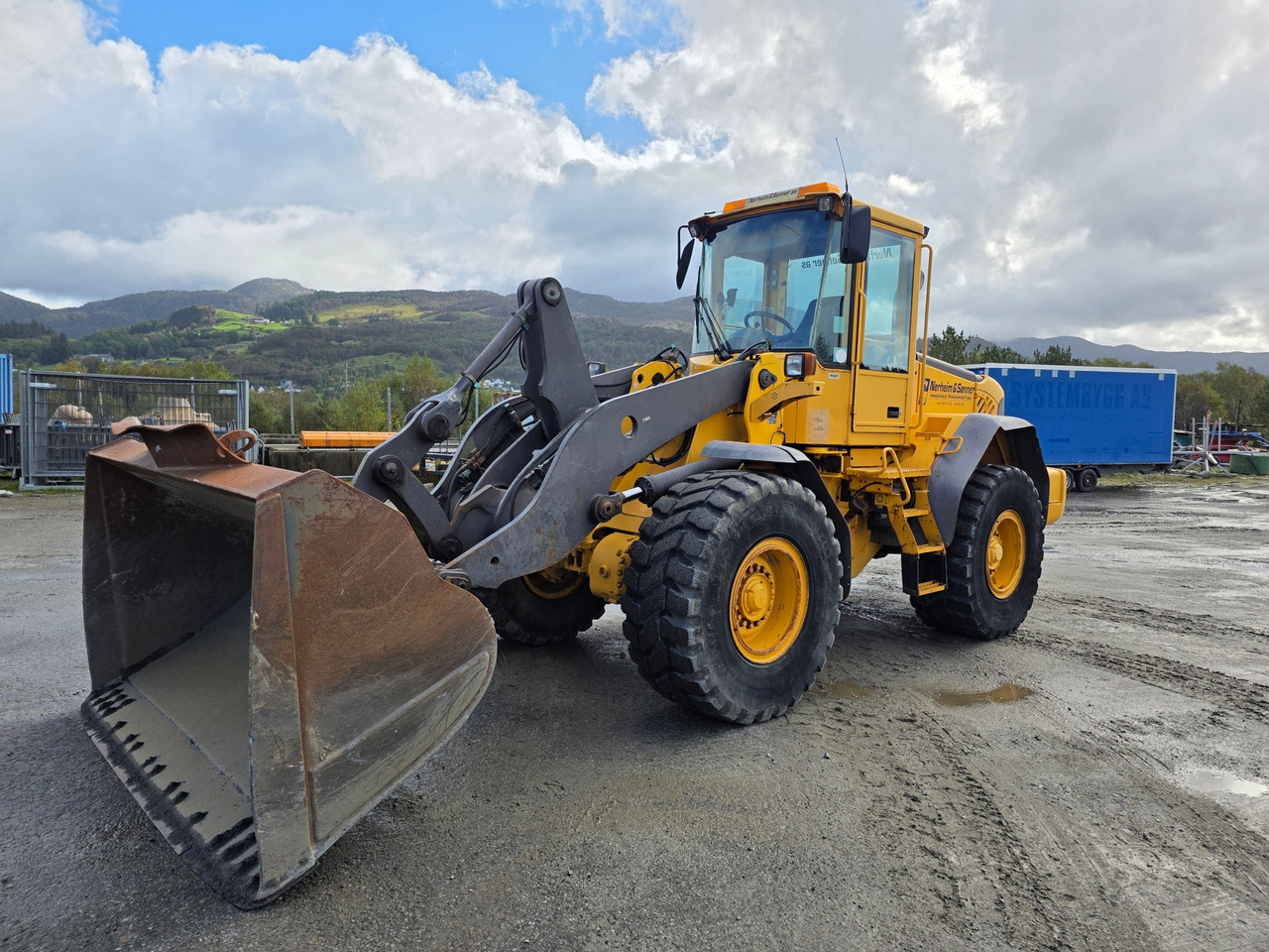 Volvo L90E - Wheel loader: gambar 1 Volvo L90E - Wheel loader: gambar 1