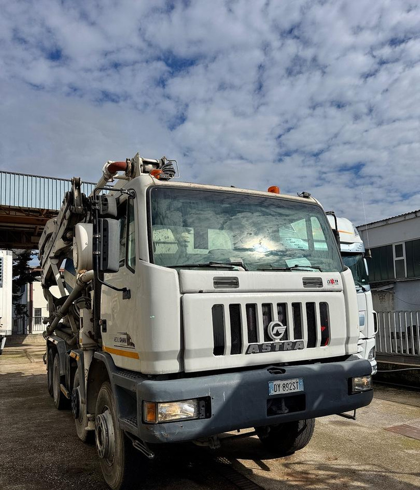 Betonpompa CIFA ASTRA HD84.38 - 2003 - Truk pompa beton: gambar 2 Betonpompa CIFA ASTRA HD84.38 - 2003 - Truk pompa beton: gambar 2