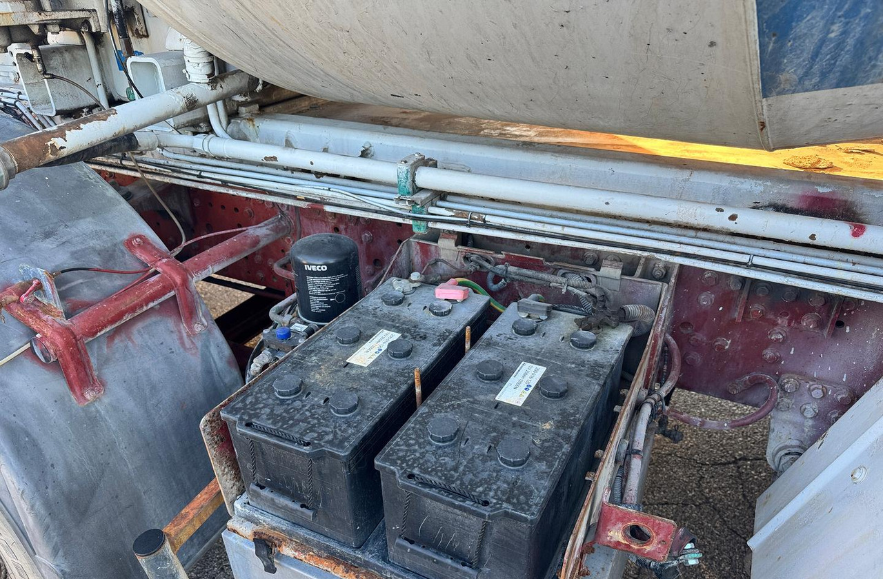 Truk pompa mixer Betonpompa CIFA Iveco Trakker 410E44: gambar 16 Truk pompa mixer Betonpompa CIFA Iveco Trakker 410E44: gambar 16