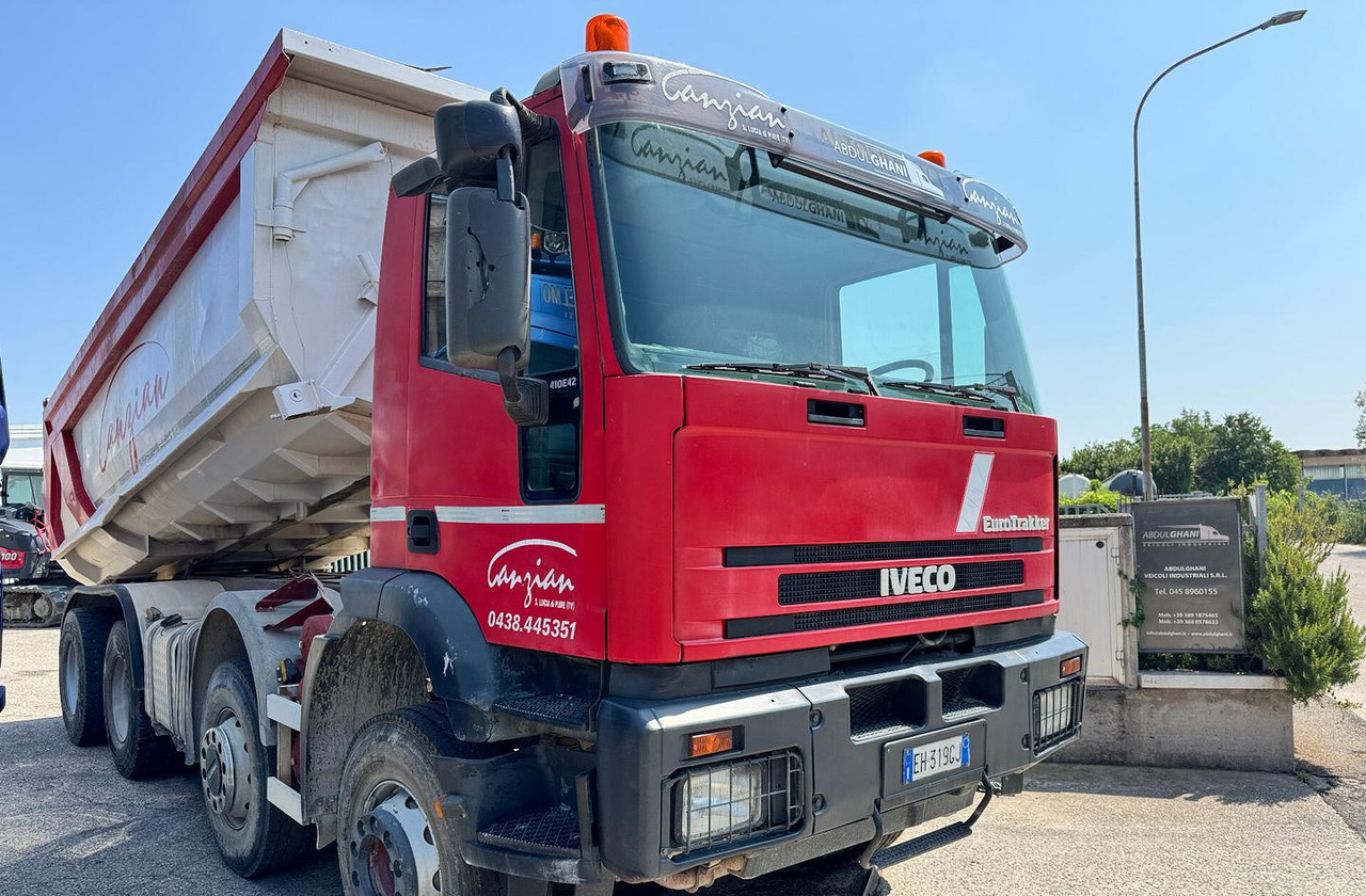 IVECO TRAKKER 420 - 8X4 - Truk jungkit: gambar 1 IVECO TRAKKER 420 - 8X4 - Truk jungkit: gambar 1