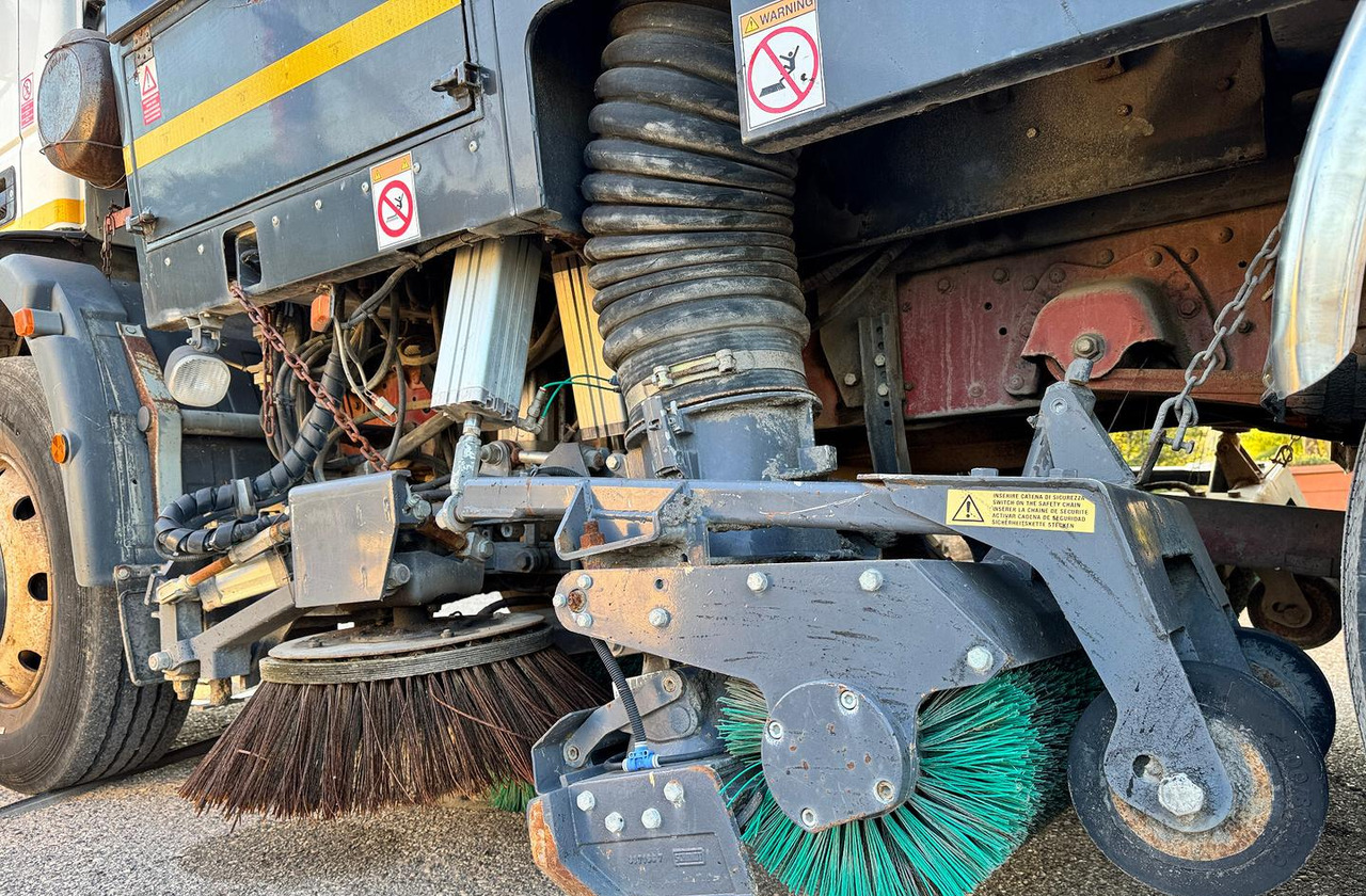 Penyapu jalan Iveco EuroCargo 150E18 spazzatrice: gambar 15