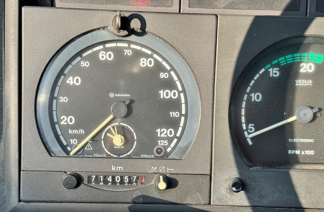 Iveco Eurocargo 150E23 con Gru HIAB - Truk flatbed, Truk derek: gambar 3 Iveco Eurocargo 150E23 con Gru HIAB - Truk flatbed, Truk derek: gambar 3