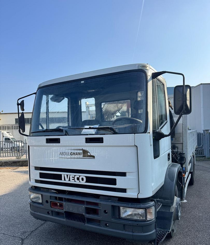 Iveco Eurocargo 150E23 con Gru HIAB - Truk flatbed, Truk derek: gambar 2 Iveco Eurocargo 150E23 con Gru HIAB - Truk flatbed, Truk derek: gambar 2