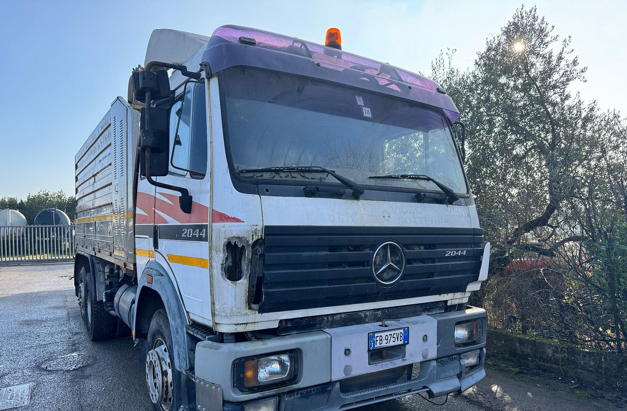 Mercedes Benz SK 2044 Autospurgo - Truk tangki: gambar 2 Mercedes Benz SK 2044 Autospurgo - Truk tangki: gambar 2