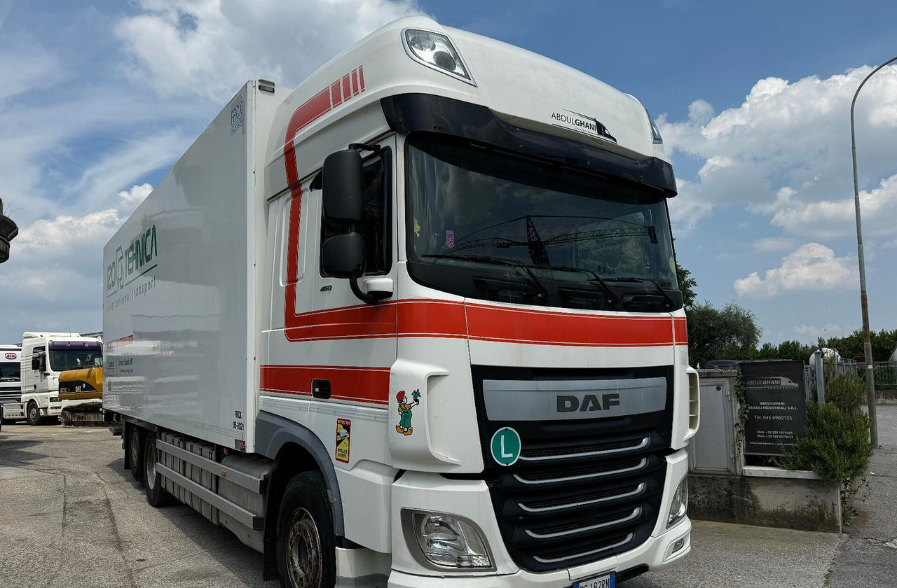 Motrice frigo DAF XF 105.460 con Sponda - Peralatan lainnya: gambar 1 Motrice frigo DAF XF 105.460 con Sponda - Peralatan lainnya: gambar 1