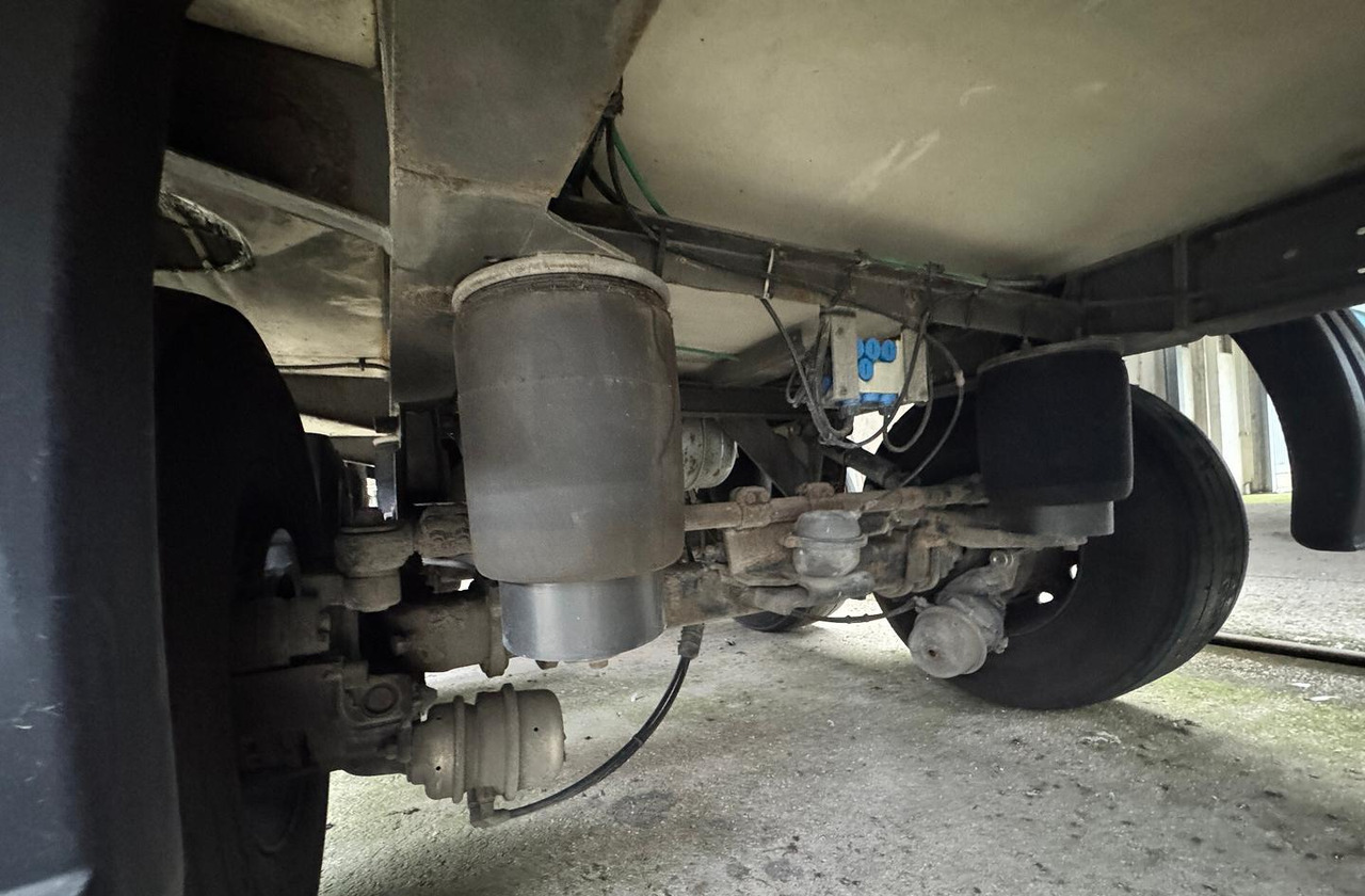 Semi-trailer berpendingin SEMIRIMORCHIO FRIGO LAMBERET - 2002: gambar 10 Semi-trailer berpendingin SEMIRIMORCHIO FRIGO LAMBERET - 2002: gambar 10