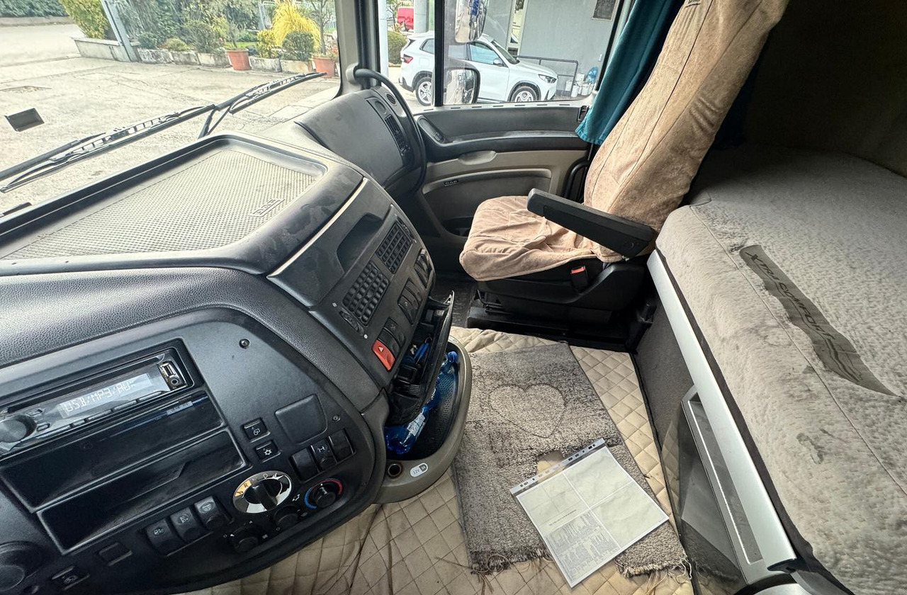DAF XF 105.460 - 2010 - AUTOMATICO - Tractor head: gambar 3 DAF XF 105.460 - 2010 - AUTOMATICO - Tractor head: gambar 3