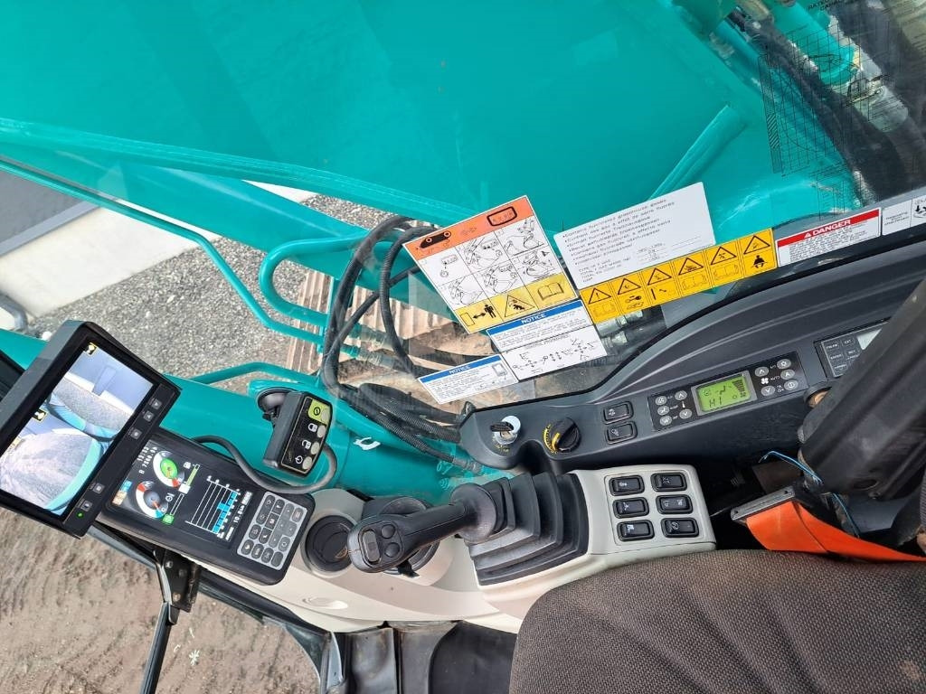Ekskavator perayap Kobelco SK 210-10: gambar 18
