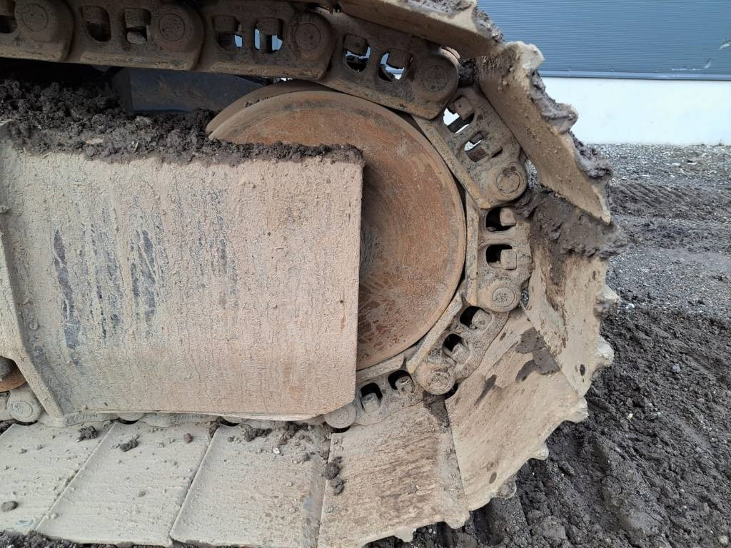 Ekskavator perayap Kobelco SK 210-10: gambar 14
