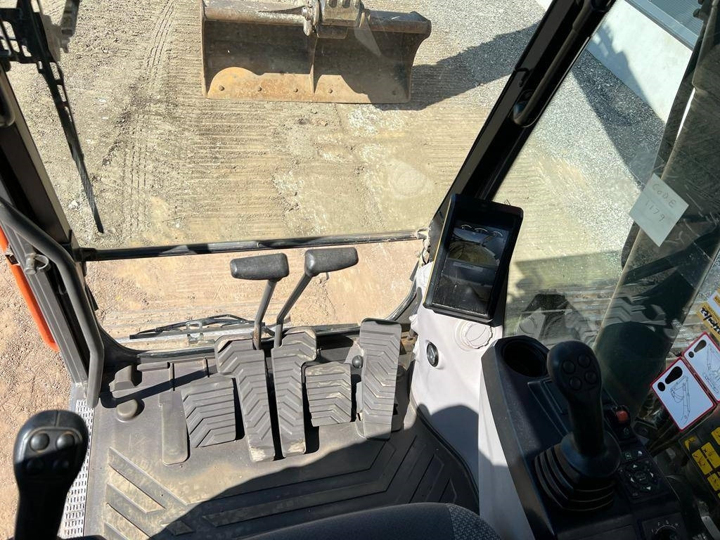 Ekskavator perayap Volvo EC 140 E: gambar 9