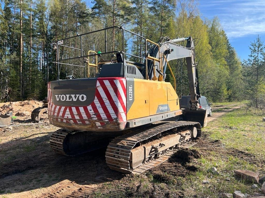 Volvo EC 220 EL - Ekskavator perayap: gambar 3 Volvo EC 220 EL - Ekskavator perayap: gambar 3