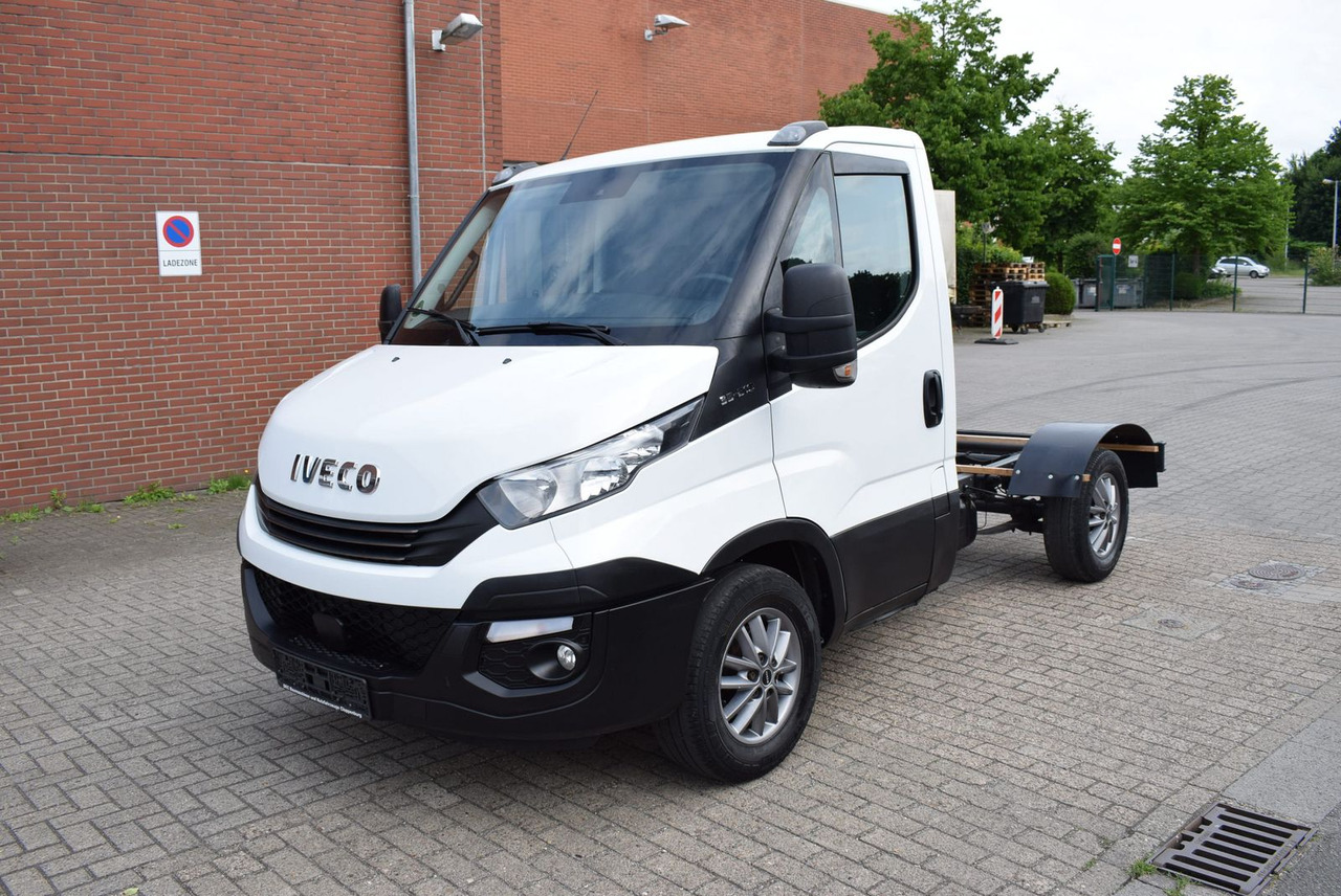 Iveco Daily 35 S21 3,0 Automatik Luftfederung Tempomat - Truk sasis: gambar 1 Iveco Daily 35 S21 3,0 Automatik Luftfederung Tempomat - Truk sasis: gambar 1