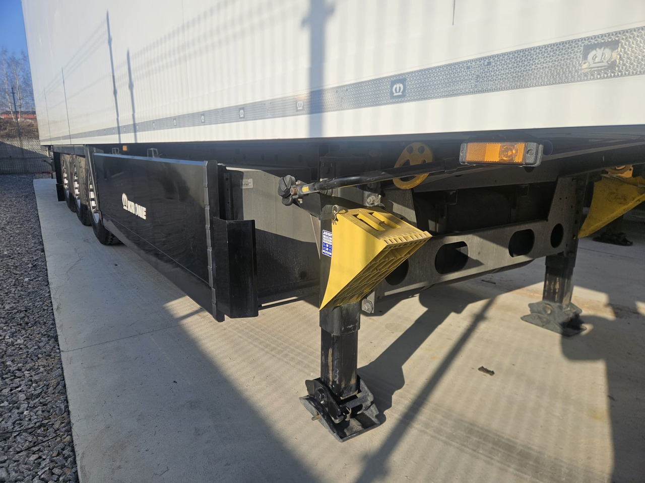 Semi-trailer berpendingin KRONE SD  Carrier Vector 1550: gambar 11