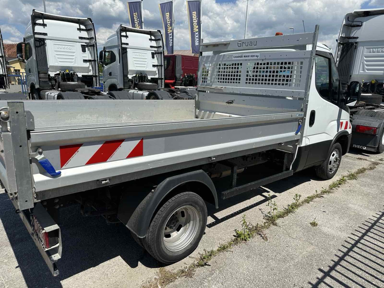 Van jungkit IVECO Daily 35C14: gambar 11