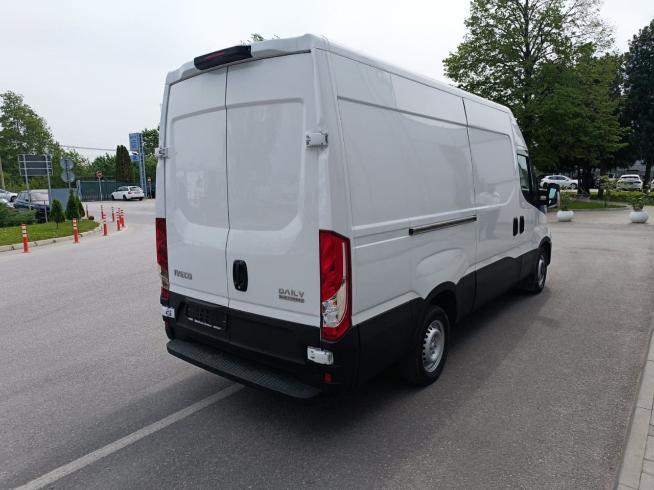 Leasing IVECO Daily 35S14N 12m3 IVECO Daily 35S14N 12m3: gambar 11