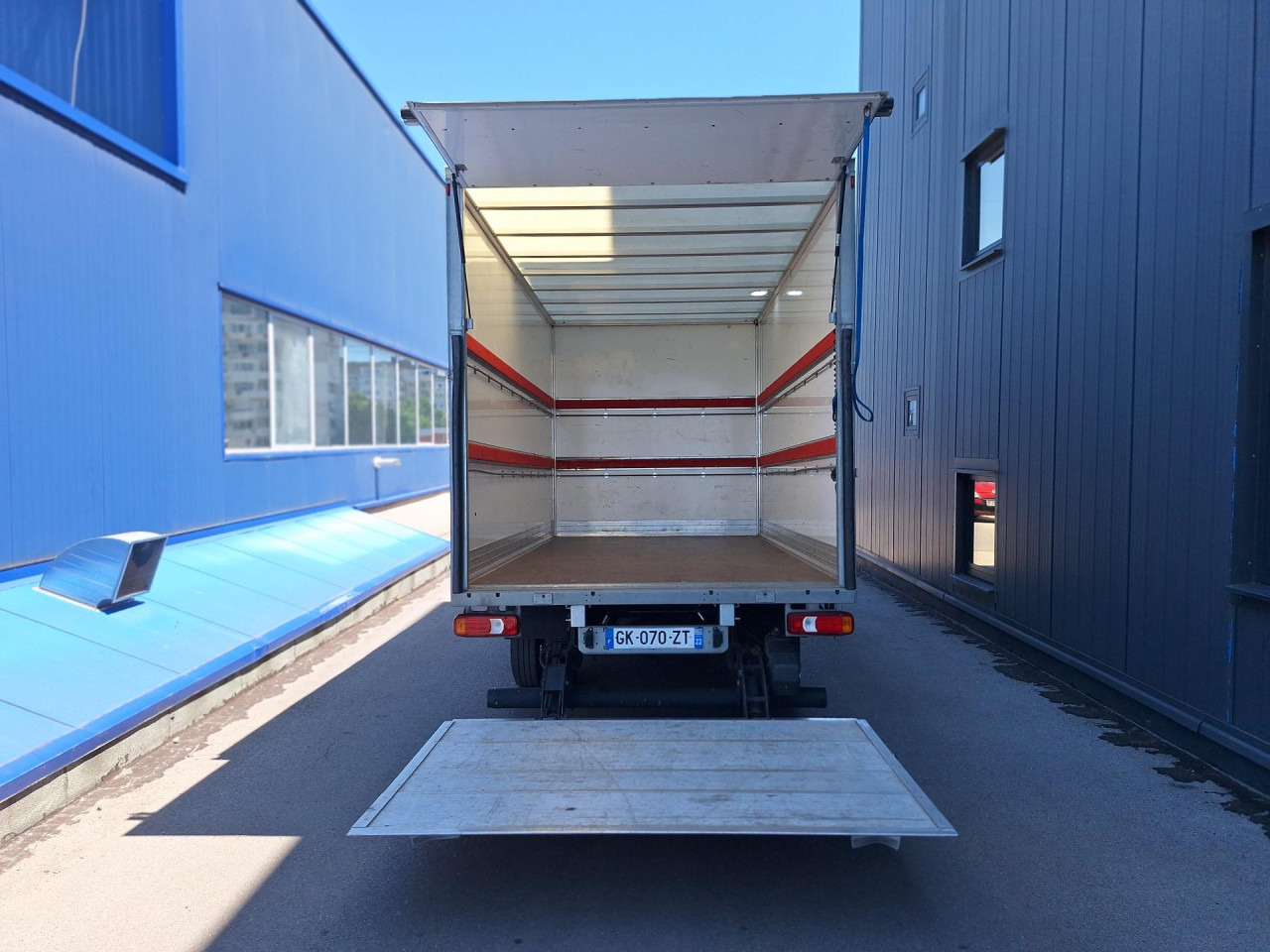 IVECO Daily 35 C 16 - Van box: gambar 3 IVECO Daily 35 C 16 - Van box: gambar 3