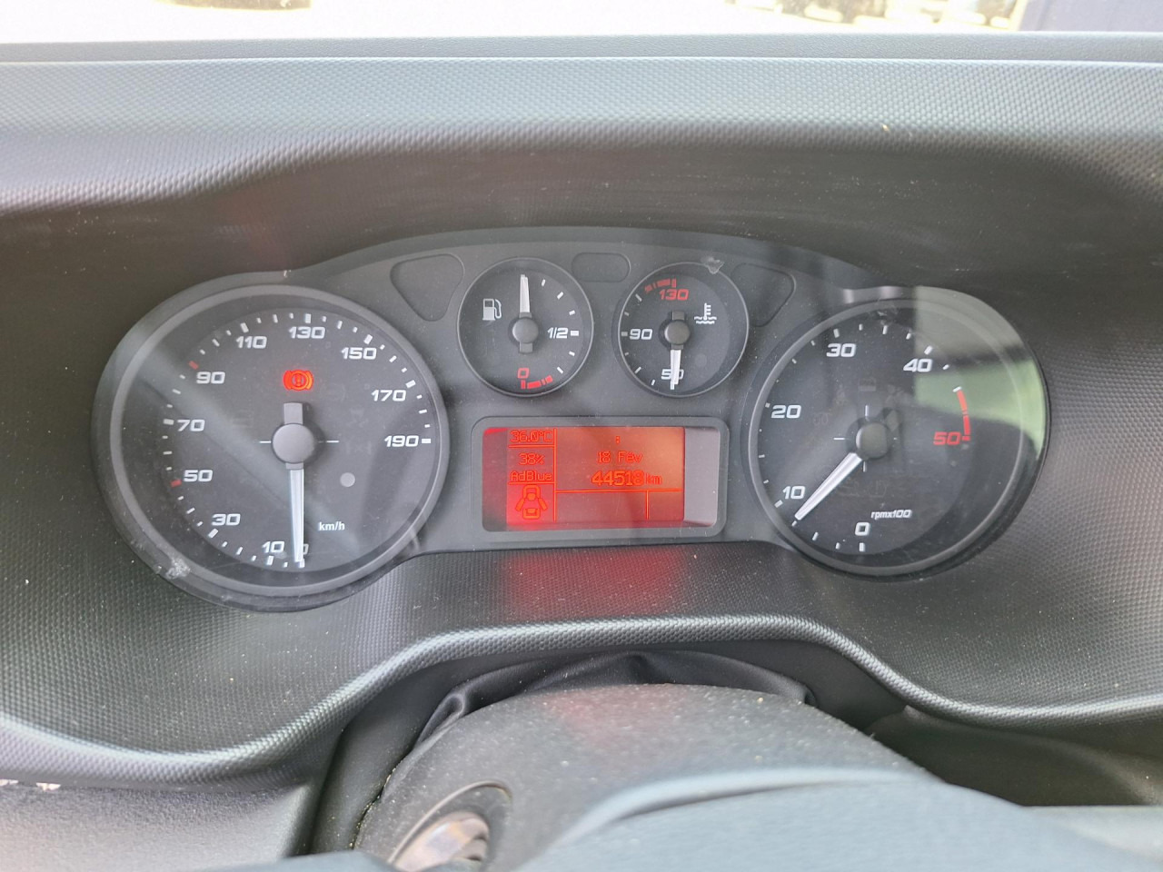 IVECO Daily 35 C 16 - Van box: gambar 2 IVECO Daily 35 C 16 - Van box: gambar 2
