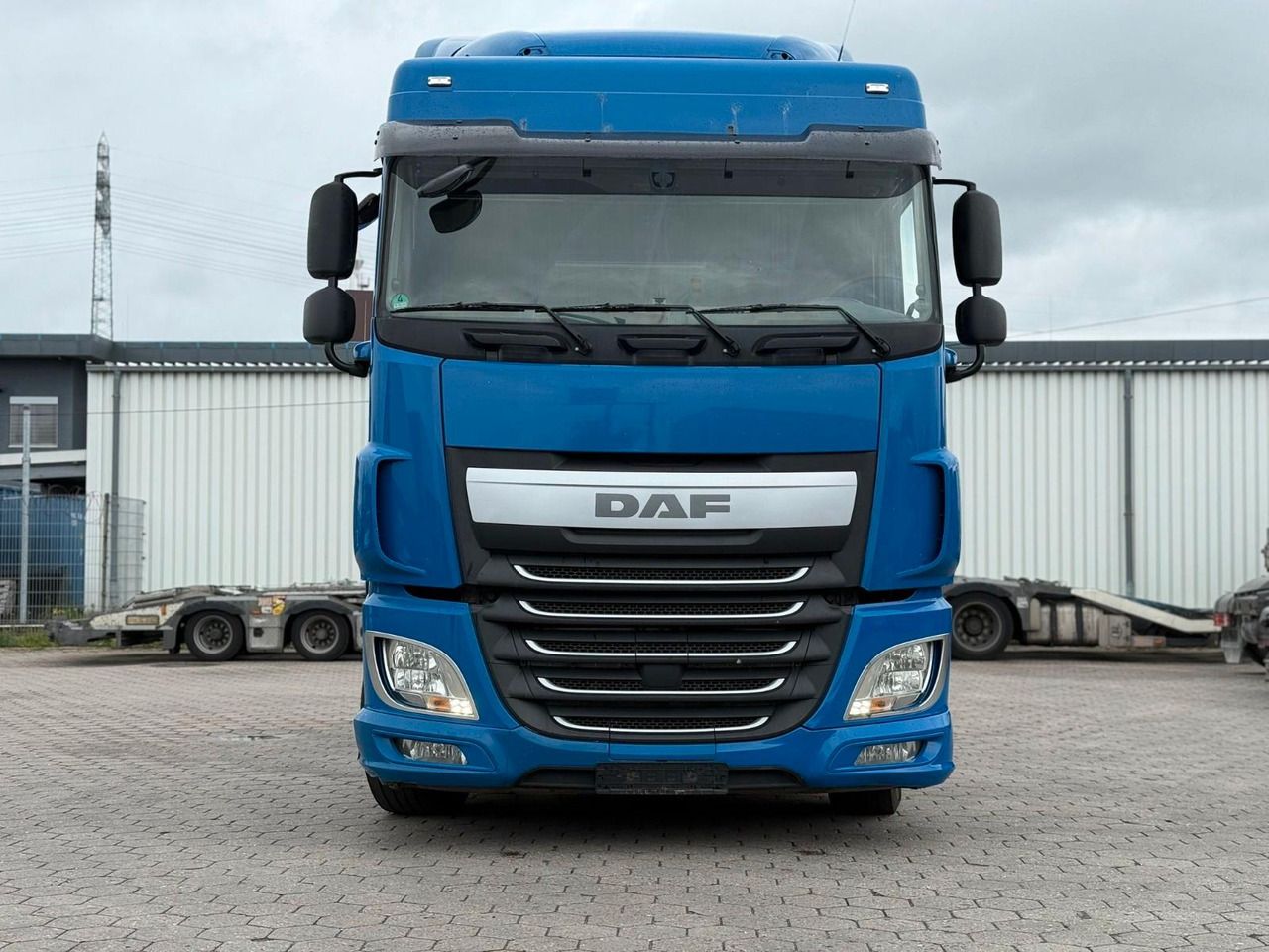 DAF XF 460 Low +Retarter+2xTank - Tractor head: gambar 2 DAF XF 460 Low +Retarter+2xTank - Tractor head: gambar 2
