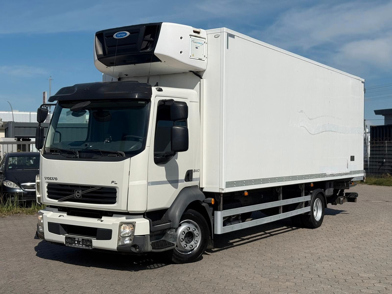 Volvo FL 240 Carrier Easy Cold+Hebebühne - Truk berpendingin: gambar 1 Volvo FL 240 Carrier Easy Cold+Hebebühne - Truk berpendingin: gambar 1