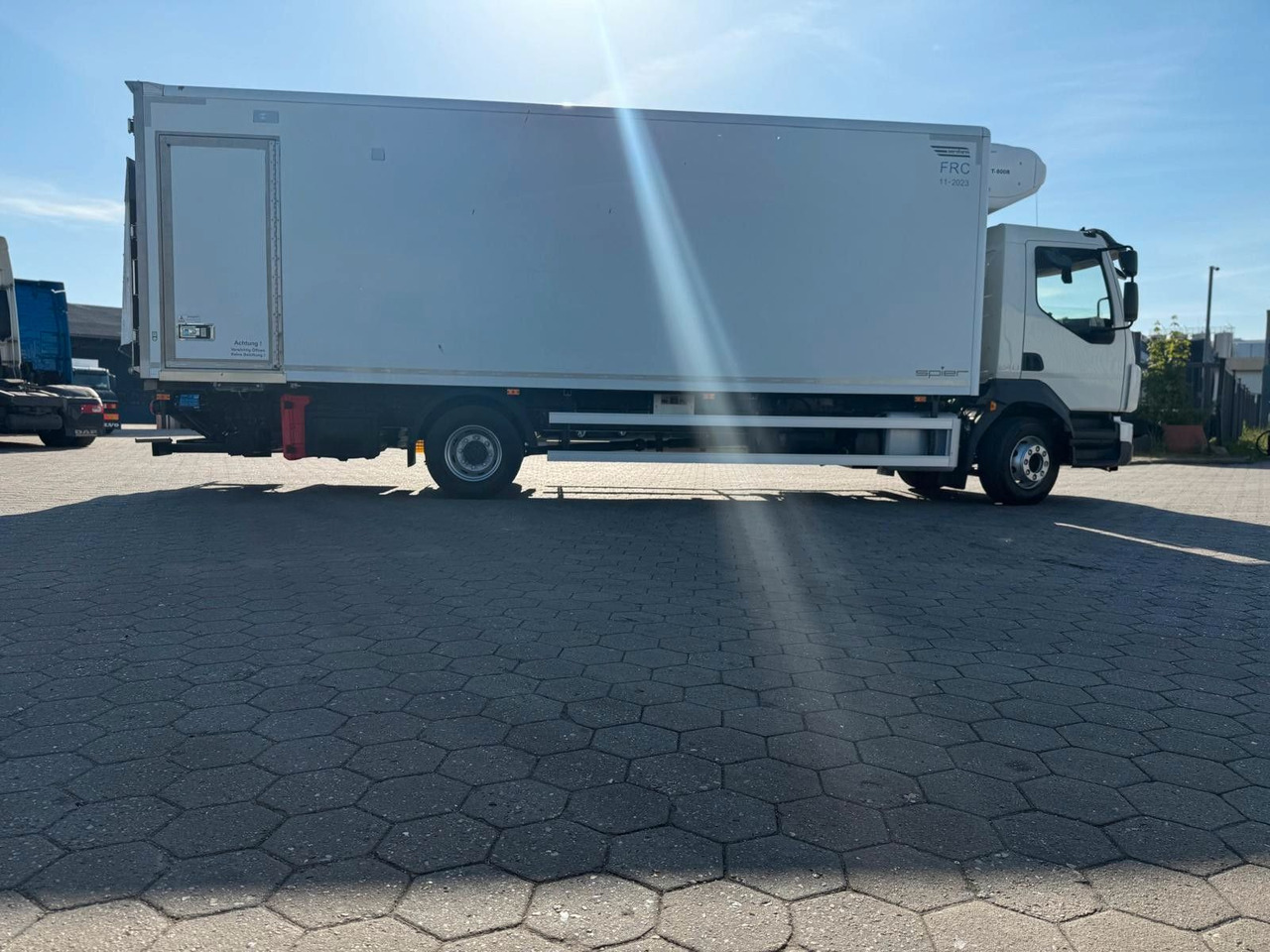 Volvo FL 42 R 240 +Thermoking T-880R+Kamera - Truk berpendingin: gambar 2 Volvo FL 42 R 240 +Thermoking T-880R+Kamera - Truk berpendingin: gambar 2