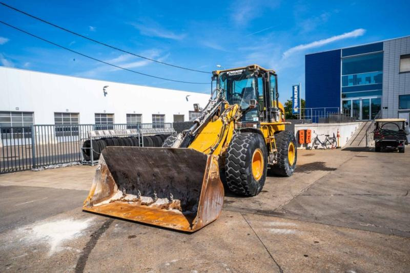 Caterpillar CAT 924G // GODET 3m3 - Wheel loader: gambar 1 Caterpillar CAT 924G // GODET 3m3 - Wheel loader: gambar 1