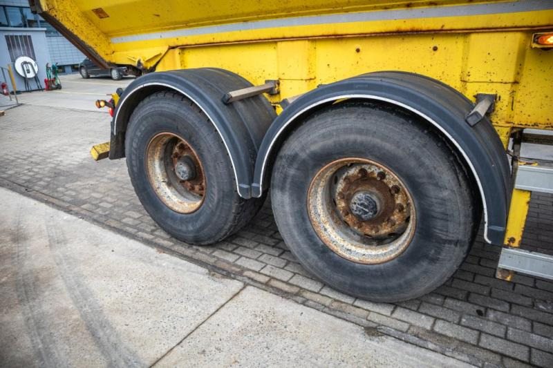 Semi-trailer jungkit Fruehauf BENNE ENROCHEMENT: gambar 10
