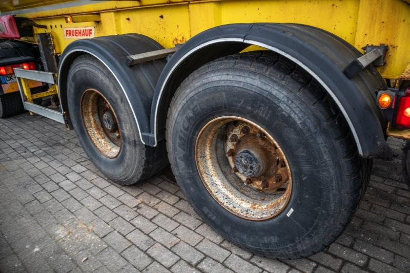 Semi-trailer jungkit Fruehauf BENNE ENROCHEMENT: gambar 9
