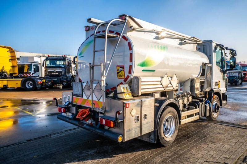 Iveco EURO CARGO 100-220 +CM 5500L + 3 COMP. - Truk tangki: gambar 4 Iveco EURO CARGO 100-220 +CM 5500L + 3 COMP. - Truk tangki: gambar 4