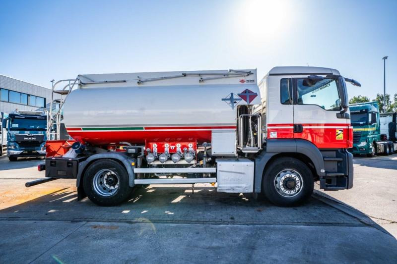 MAN TGS 18.400 4x4H +CM 11.500L /4 COMP - Truk tangki: gambar 3 MAN TGS 18.400 4x4H +CM 11.500L /4 COMP - Truk tangki: gambar 3