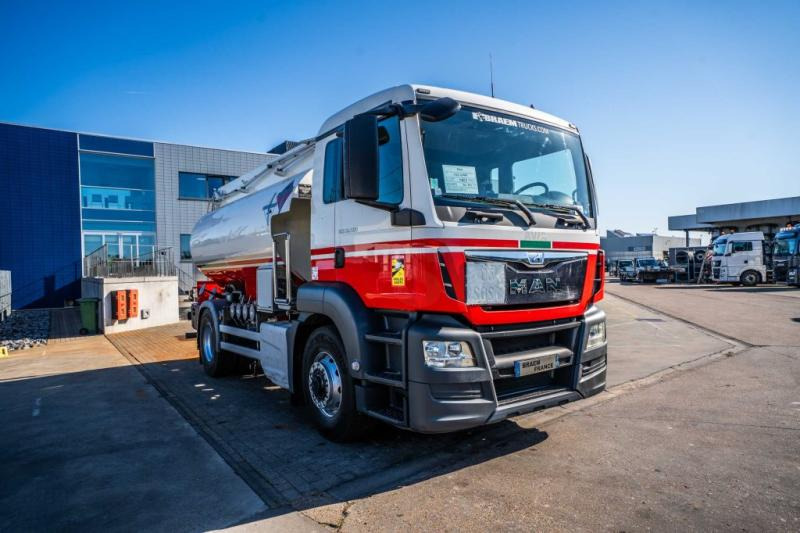MAN TGS 18.400 4x4H +CM 11.500L /4 COMP - Truk tangki: gambar 2 MAN TGS 18.400 4x4H +CM 11.500L /4 COMP - Truk tangki: gambar 2