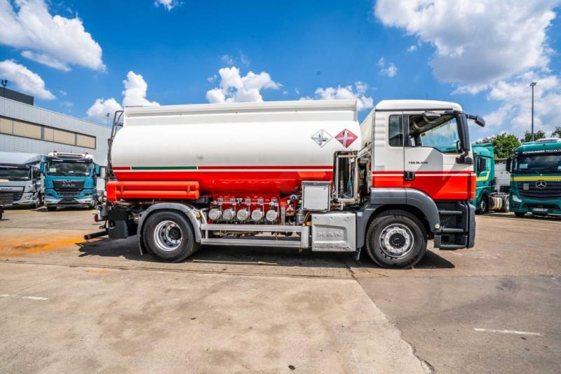 MAN TGS 18.400 BL+MAGYAR 13.500L / 5 COMP - Truk tangki: gambar 3 MAN TGS 18.400 BL+MAGYAR 13.500L / 5 COMP - Truk tangki: gambar 3