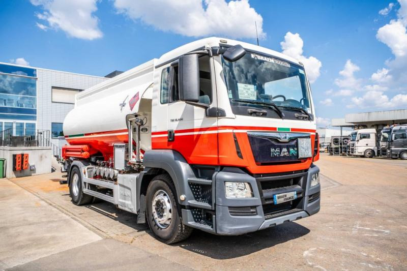 MAN TGS 18.400 BL+MAGYAR 13.500L / 5 COMP - Truk tangki: gambar 2 MAN TGS 18.400 BL+MAGYAR 13.500L / 5 COMP - Truk tangki: gambar 2
