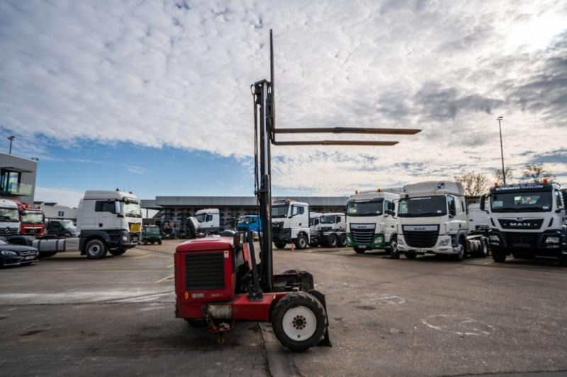 MOFFET M5 20.4 - Forklift yang dipasang di truk: gambar 4 MOFFET M5 20.4 - Forklift yang dipasang di truk: gambar 4