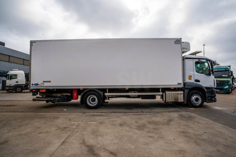 Mercedes ANTOS 1833 +CARRIER SUPRA MULTI 1250Mt+DHOLLANDIA 2.5T - Truk berpendingin: gambar 3 Mercedes ANTOS 1833 +CARRIER SUPRA MULTI 1250Mt+DHOLLANDIA 2.5T - Truk berpendingin: gambar 3