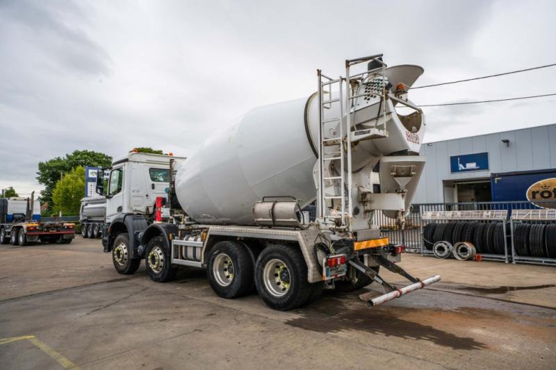 Mercedes AROCS 3240 + STETTER 9m3 - Truk pengaduk beton: gambar 5 Mercedes AROCS 3240 + STETTER 9m3 - Truk pengaduk beton: gambar 5