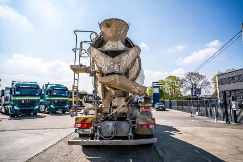 Renault C 430 + LIEBHERR 9m3 - Truk pengaduk beton: gambar 5 Renault C 430 + LIEBHERR 9m3 - Truk pengaduk beton: gambar 5