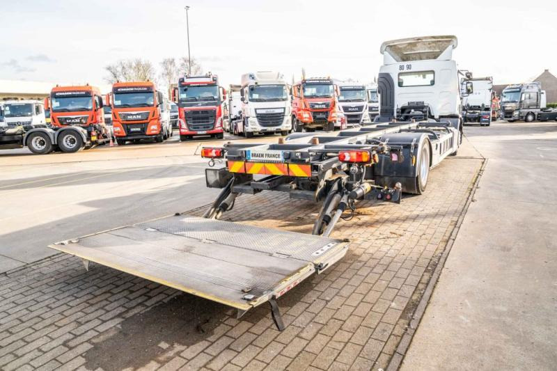 Pengangkut kontainer/ Container truck Renault D19 280 DXI+DHOLLANDIA: gambar 8