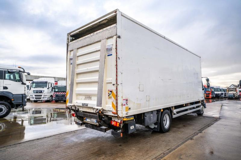 Renault MIDLUM 220 (16T)+ DHOLLANDIA 2T. - Truk box: gambar 4 Renault MIDLUM 220 (16T)+ DHOLLANDIA 2T. - Truk box: gambar 4