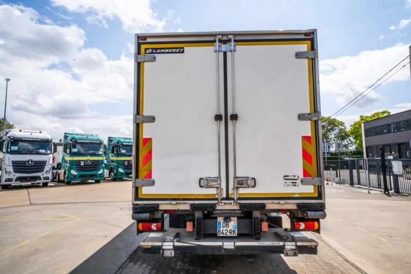 Renault MIDLUM 220 DXI (16t)+CARRIER+DHOLLANDIA +CARRIER - Truk berpendingin: gambar 5 Renault MIDLUM 220 DXI (16t)+CARRIER+DHOLLANDIA +CARRIER - Truk berpendingin: gambar 5