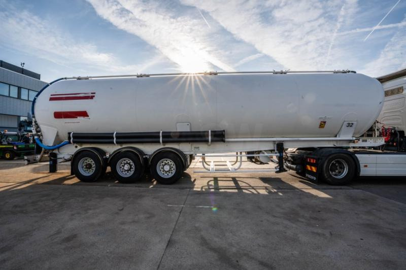 SPITZER SILO SK2458 CAL 60m3 - Semi trailer silo: gambar 3 SPITZER SILO SK2458 CAL 60m3 - Semi trailer silo: gambar 3