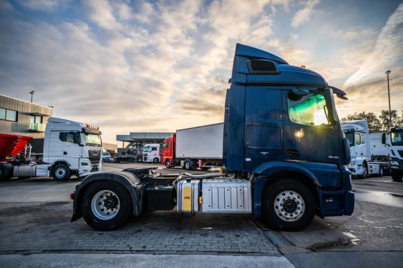 Mercedes ACTROS 1846 LS + HYDR. - Tractor head: gambar 3 Mercedes ACTROS 1846 LS + HYDR. - Tractor head: gambar 3