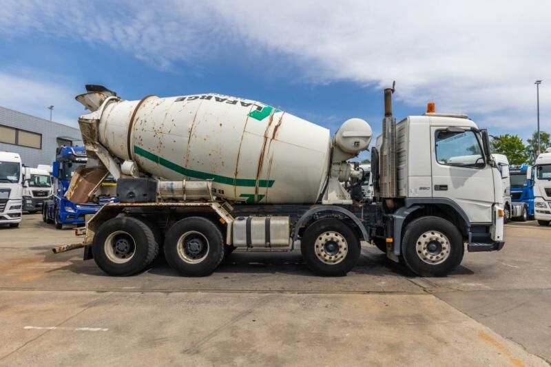 Volvo FM12 380+MANUAL+BIG AXLES+LIEBHERR - Truk pengaduk beton: gambar 3 Volvo FM12 380+MANUAL+BIG AXLES+LIEBHERR - Truk pengaduk beton: gambar 3