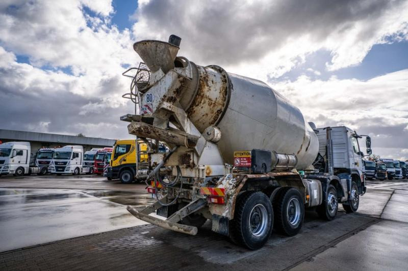 Volvo FMX 410 BB+LIEBHERR 9m3 - Truk pengaduk beton: gambar 4 Volvo FMX 410 BB+LIEBHERR 9m3 - Truk pengaduk beton: gambar 4